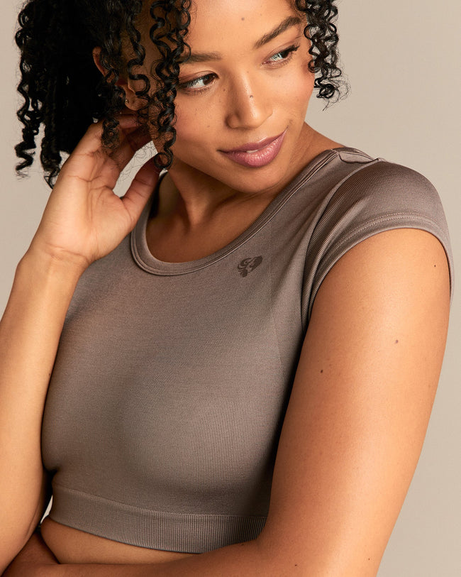 Motion Seamless Open Back Short Sleeve Crop Top | Taupe Grey