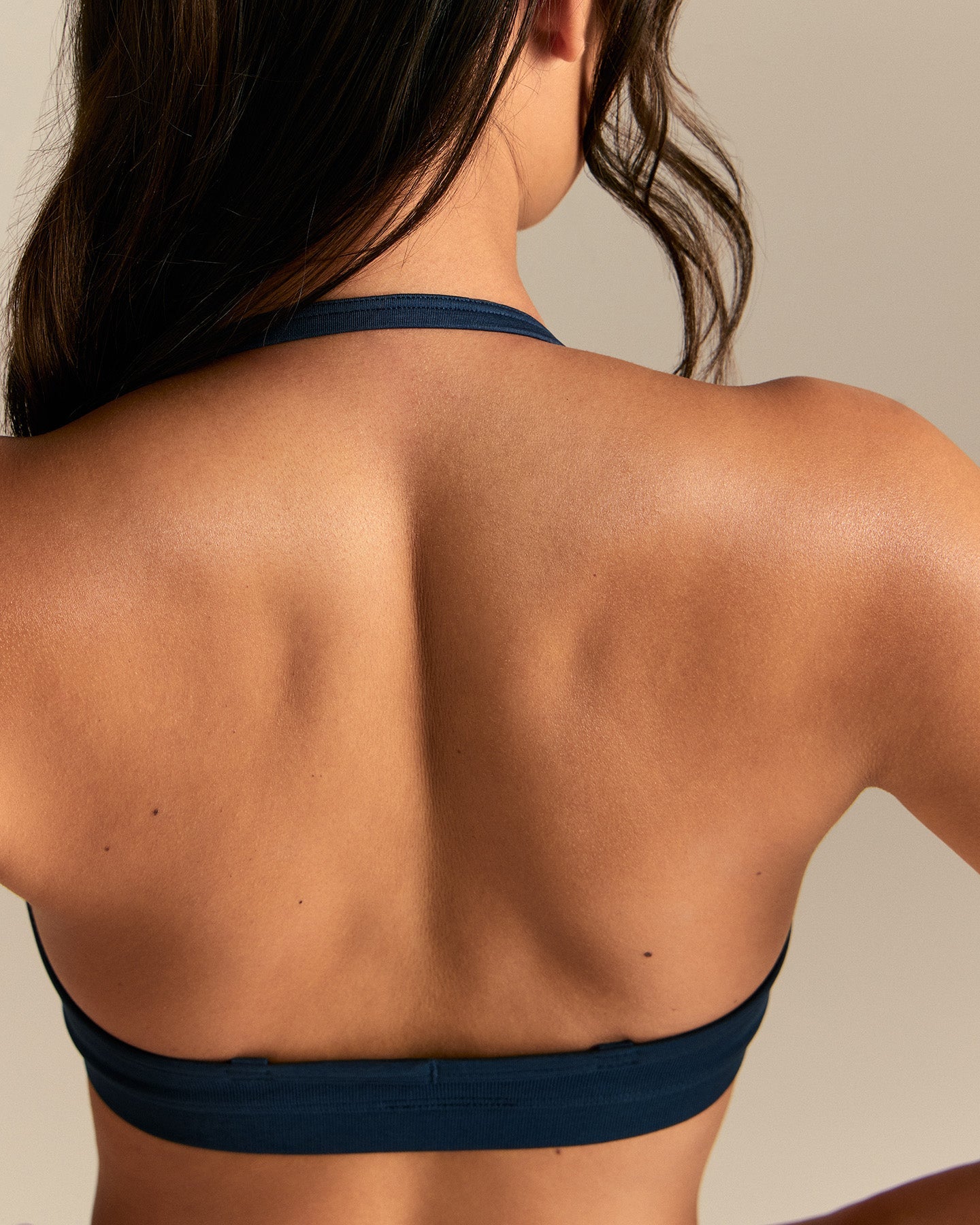 Define 2.0 Seamless Scrunch V-Neck Bra | True Navy