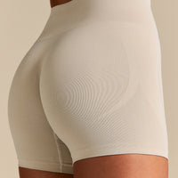 Define 2.0 High Waist Scrunch Shorts 4" | Stone