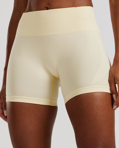 Define 2.0 Seamless Scrunch 4" Shorts | Vanilla