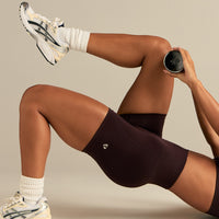 Define 2.0 Seamless Scrunch 4" Shorts | Cafe Noir