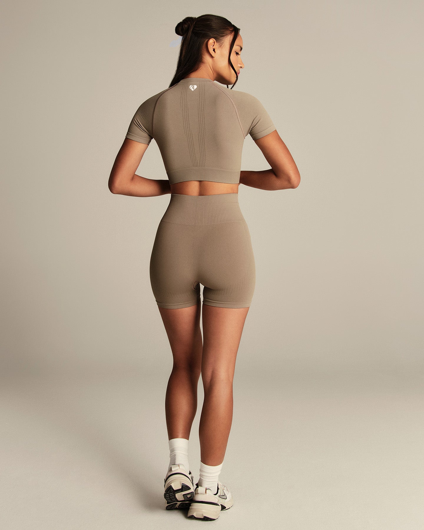 Power Seamless Short Sleeve Crop Top | Taupe Grey