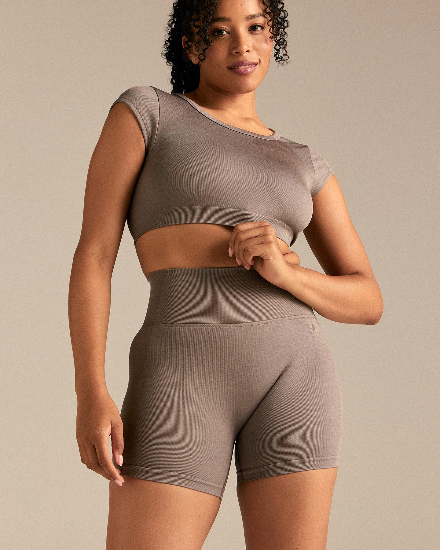 Motion Seamless Open Back Short Sleeve Crop Top | Taupe Grey