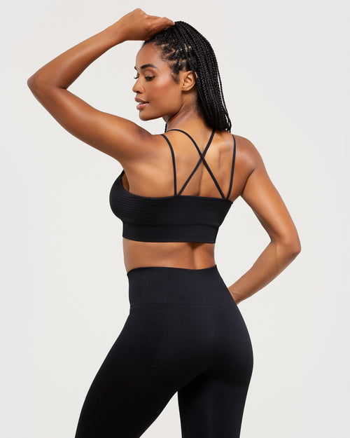 Women's Best - Matching sportswear sets giving us the feeling that we have  our lives fully under control 😍 We are so in love with Maite in our Black  Seamless Camo Set