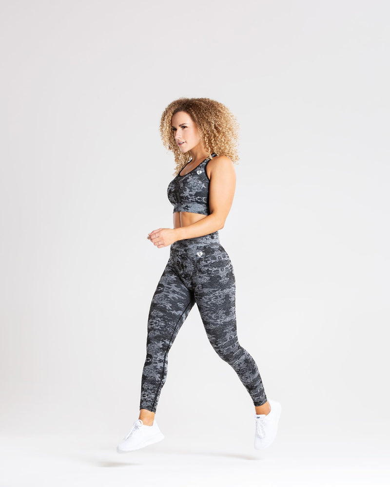 Women's Best on X: We're just having a moment with Ashley in our Black  Camo Women's Best Seamless Leggings & Crop Top 🖤 ⁣ ⁣ How perfect can  sportswear be 🙌 Grab
